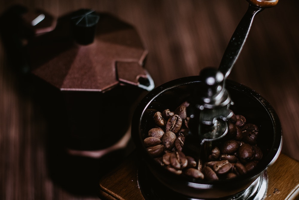 𝗖𝝙𝗙𝗘𝗜𝝢𝝙 𝘚𝘗𝘌𝘊𝘐𝘈𝘓𝘛𝘠 𝘊𝘖𝘍𝘍𝘌𝘌 - La cafetera italiana es un  clásico en muchas cocinas y posiblemente el método más habitual de preparar  café, a pesar del auge de las cafeteras de cápsula. Su